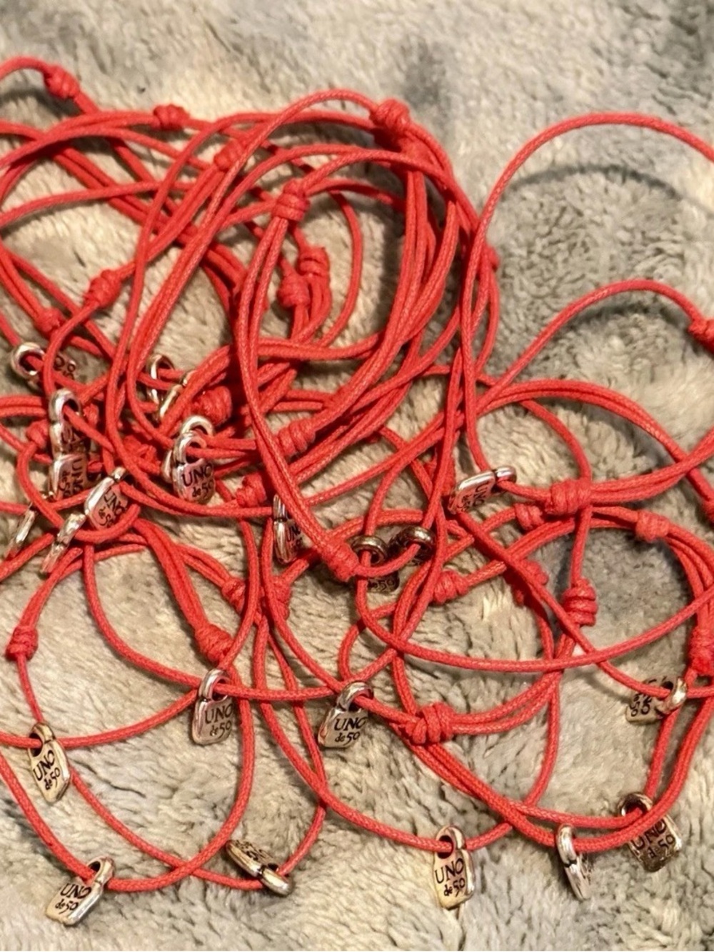 Uno de 50 lot of 23 Red Adjustable Cord Bracelets Silver Mini Padlock Logo Charm